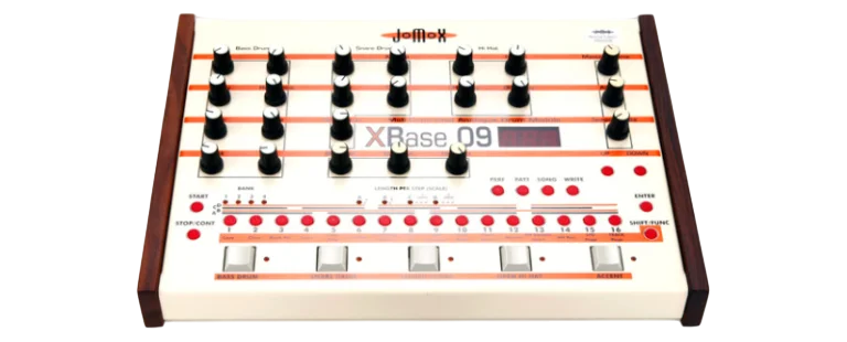 JOMOX-XBASE-09-768x310-Photoroom